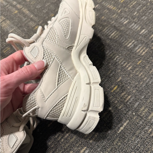 Stylish Cream Sneakers - Picture 6 of 10